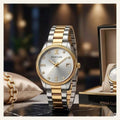 Montre femme ronde bicolore or et argent à lunette cannelée, cadran argenté avec dateur